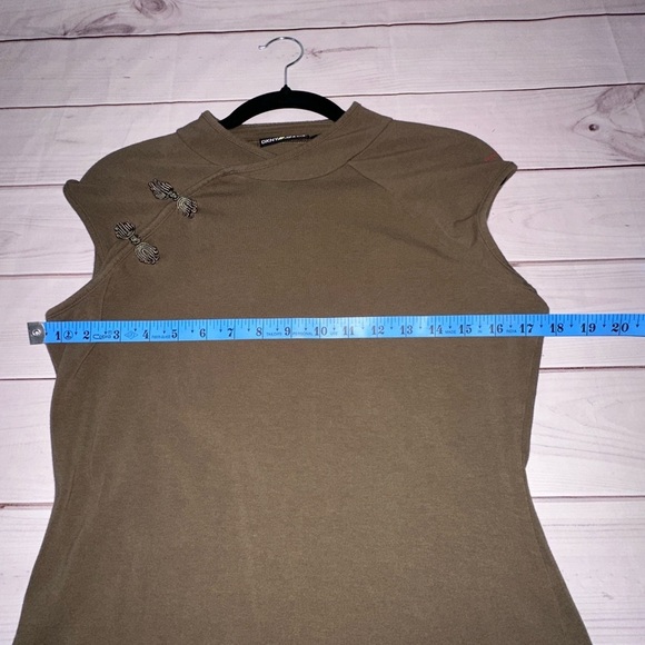 DKNY JEANS Olive Green Cap Sleeve Top – Size Large Frog Closure Summer Office - Picture 3 of 7